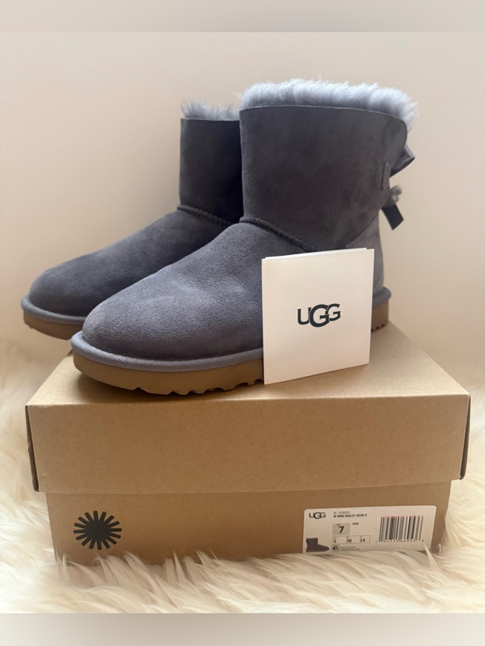 UGG🩶Mini Bailey Bow II Grey Size 7
